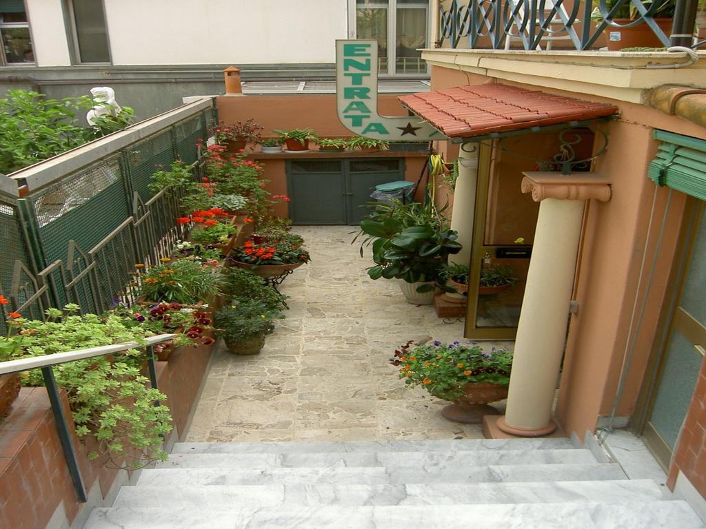 Albergo Kristina Bordighera Exterior photo